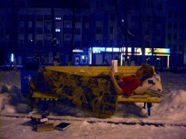 Когда решил съехать от родителей, но дальше своего двора тебе родители уходить не разрешают...