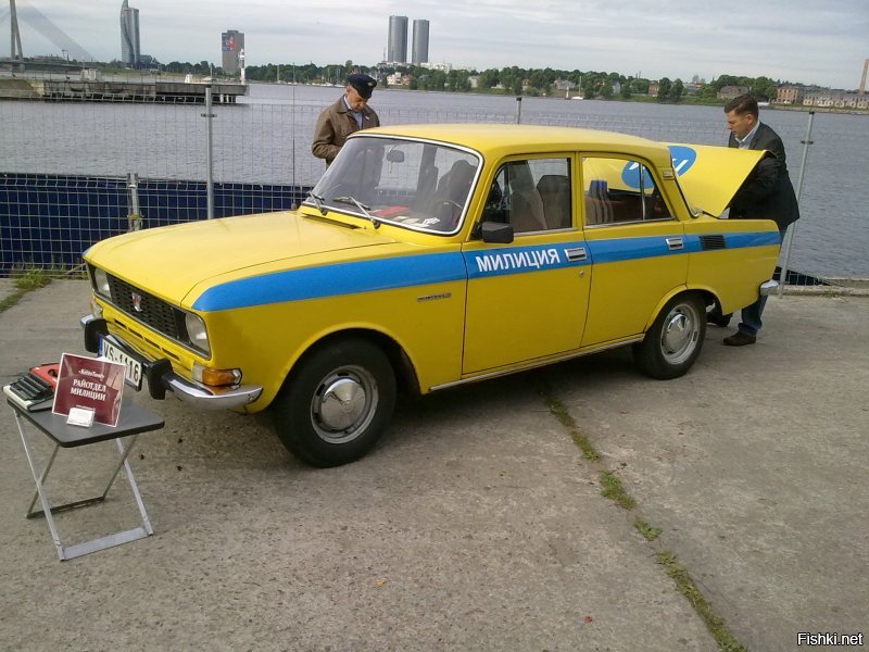 Почему машины милиции СССР красили в желтый?