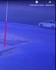 А можно предположить, что он задремал, едущий за ним автомобиль проехал не зацепив, т.к. он почти весь ушёл на обочину, а затем его развернуло и выбросило обратно, причём хорошо ещё, что не на встречку.