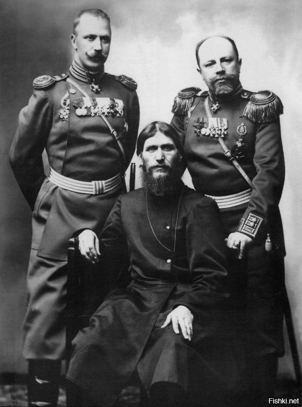 Г.Е.Распутин, полковник Д.Н.Ломан (слева), ктитор Феодоровского Государева собора, и князь М.С.Путятин. Фото: К.К.Булла 1907-1908 г.