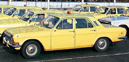 Первые такси на базе ГАЗ-24 окрашивались в разные цвета, однако в 1971 году Горьковский автозавод ввел для всех таксомоторов единую окраску - бледно-салатовый цвет. Только в конце 70-х, накануне Московской олимпиады, когда многое пришлось проводить к международным стандартам, ГАЗ-24-01 начали окрашивать в ярко-лимонный цвет.