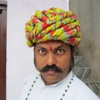 Справедливости ради, у мужиков тоже место для ответки отмечено..