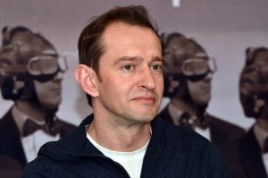 В 2008 году режиссер Тимур Бекмамбетов отправился в Голливуд снимать фильм «Особо опасен», а с собой пригласил и Константина Хабенского, с которым уже успешно сотрудничал. И пусть роль у Хабенского небольшая, зато он работал со звездами первой величины   например, с Анжелиной Джоли.