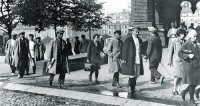 не 52-54 чуть ранее (только один охранник и естественно дорожное движение не перекрывали, даже если на машине ехал)
