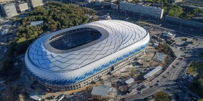 Всего-то 6 лет реконструировали? ха! вон наш Стад 10 лет делали-делали и наконец доделали. Правда все никак не откроют из-за плохого газона, но на льду уже играли. Получилось красиво: