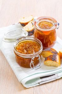Тогда уж и из шишек тоже. И из зелёных грецких орехов. И из лука