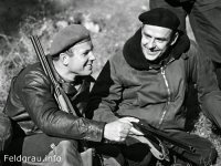 Владимир Комаров (первый слева в нижнем ряду) 1 июля 1965 года.

Комаров и Гагарин на охоте