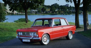 автор гений, а какже 02, 03, 06, 05, 07, и где двухдверка? а вот фиат 125