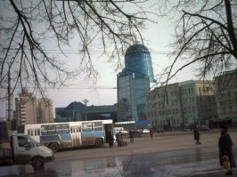 В Самаре некоторым тоже вокзал не нравится, кому Толстой видится а кому и не Толстой.