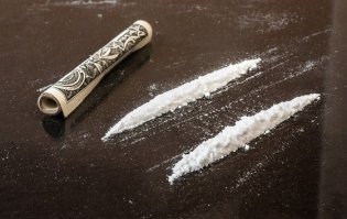 как налили, так и выпила. Надо было соль еще на барную стойку насыпать...