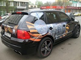 Как бы намек на то что кока-кольщики нехорошие люди? А Фердинанд Порше клепал танки и бронемашины для гитлера. Некоторые даже медаль рисуют за отвагу. За отвагу Ф.Порше?