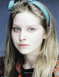 А девочка созрела: Джинни из "Гарри Поттера" выросла и показала себя в бикини