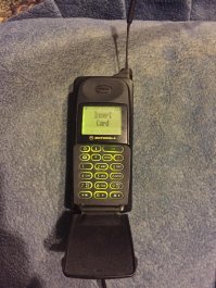 Вот такой есть, до сих пор нормально работает - туда сим-карта вставляется целиком (ну весь пластик, который размером с кредитку) Можно было бы пользоваться до сих пор, но он не понимает русскую кодировку СМС, а без этого сейчас к сожалению никак