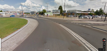 Вот так выглядит организация движения на кругу с использованием бордюрчиков. Шансов на ДТП у попутных автомобилей (как на видео) практически нет.