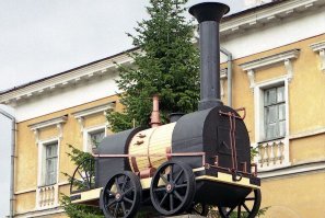 Нижний Тагил. Паровоз Черепановых (макет ). Памятник создателям первого паровоза в России.