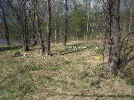 В апреле многие люди и работники ЖКХ и РЭУ старательно убирают мусор к майским праздникам, чтобы свиньи могли натешится всласть, изгадив всю природу в радиусе доступности своих ног и автомобилей. Природа, держись, стада свиней уже готовятся к своему пиршеству.
