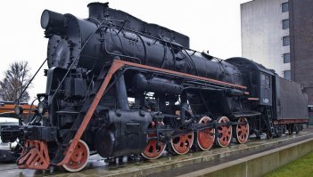 А у моего дома стоит такой красавец. Кто знает кто это, чьего производства и примерный возраст?