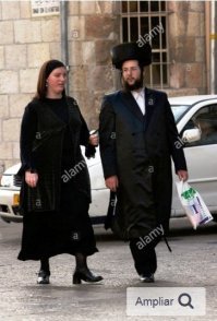 Ну а че, это сейчас такой тренд общемировых брендов. Вот муслимский и еврейские бренды: