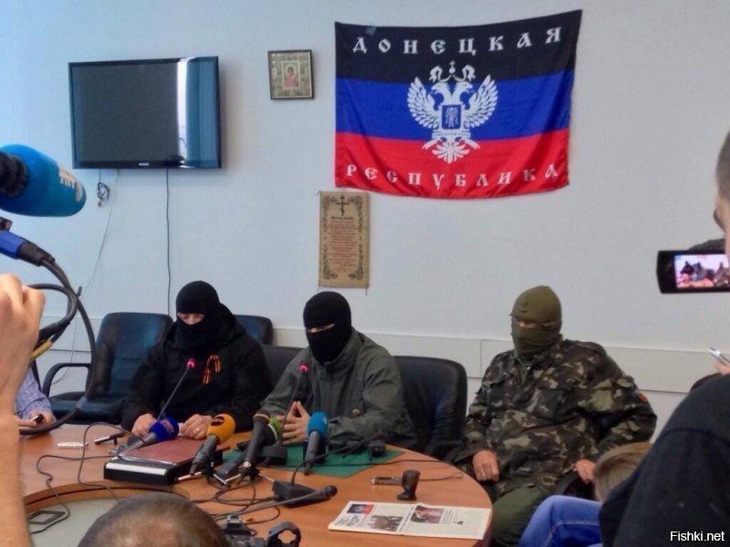 а че, достойные люди. у себя все развалили, покуражились, поубивали своих сограждан, теперь можно и на заслуженный отдых в рф.