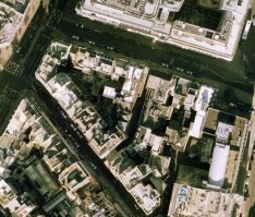 Мог ли этот снимок быть сделан в Лондоне? А если мог, то какие манипуляции с изображением пришлось бы проделать, чтобы оно выглядело именно так, как вы сейчас видите?
Задачка на эрудицию.