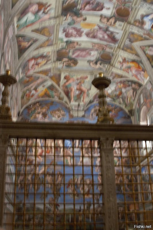 Даже тайком сделать фото знаменитой фрески Микеланджело вряд ли получится.....   особо не гоняли, но фоткал шугаясь))