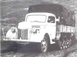 "В 1942-44 гг. на шасси V3000S была изготовлено около 14 тыс. 2-тонных полугусеничных машин «Маультир» (Maultier).
Масштабы производства завода в Кельне несравнимы с масштабами американских заводов Форда, но тем не менее вклад немецких фордовских мощностей во Вторую мировую войну значителен:  17 процентов всех грузовиков немецкой армии во время войны выпустил Форд - это были V3000 и G917 общим количеством около 50 тыс. Форды составляли 60% от всех 3-х тонников немецкой армии."


Ford Maultier