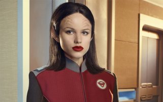 На четвёртой фотке вариант справа один в один похожа на Алару из сериала Орвилл.