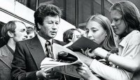 А это не Проклова на фотке? Похожа... Нет?