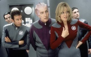 Galaxy Quest- отличная пародия на Star Trek. Очень смешной и ироничный фильм, один из моих любимых. Даже не особо фанатам американского сериала интересно будет посмотреть.