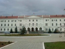 Ты может не в курсе в существовании Филиала Московского государственного университета имени М. В. Ломоносова  в Севастополе с 1999 года? Но он существует.