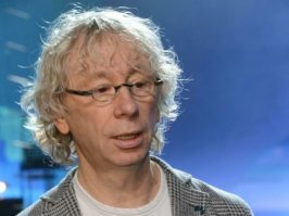 Теперь понятно почему певец Аркадий  Укупник хотел свой паспорт скушать. У него оказывается гамофобия :)