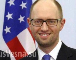 Цэ Сеня Яйценюх в детстве. В детстве мама наряжала его в девчачью одежду, и от этого у него образовалась душевная травма на всю жизнь. Поэтому он и стал таким бандеровским пид@расом. Говорят, сейчас он живет у себя на родине, во Флоридщине США, и наслаждается своими наворованными миллионами баксов.