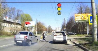При просмотре фотографии создалось ощущение, что чего-то не хватает. Потом понял - светофора.