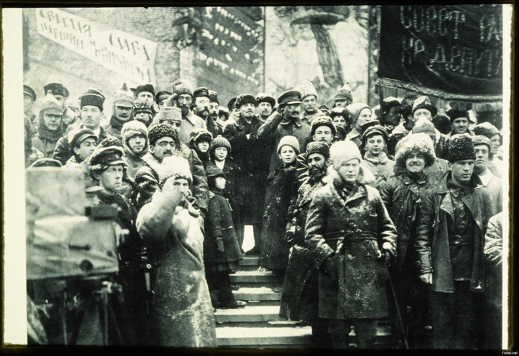 Революция фото видео. Ленин Троцкий большевики. Ленин 1921 год. Сталин Троцкий Ленин 1919. Троцкий на съезде 1917.