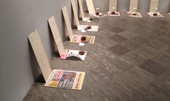 Побаяню
"В Тарту с художественной выставки украли банку с экскрементами"