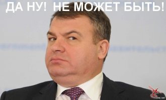 Cледи за стаканом: мужчина подшутил над своей слишком внимательной дочкой