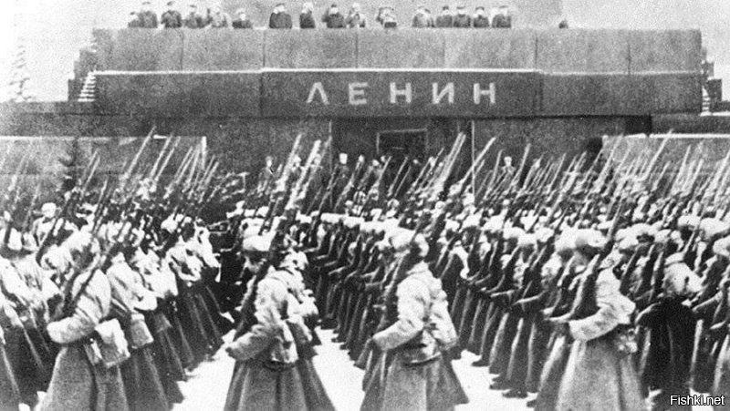Мавзолей на Красной площади 1941, 1945 и 2019 годы