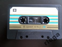 А я купил как-то раз аудиокассеты Sonny в рыбном магазине на Петроградке. Да, кому щас сказать - не поверят, что в рыбном кассетами торговали. Вот так между селёдками.