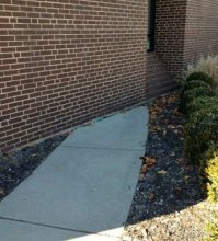 кажется, это просто декорации убирают: сдвинули в сторону дом, ступеньки (!) начинают складывать, приподнимая и толкая лестницу сзади. иначе какое объяснение таким малюсеньким ступенькам?...