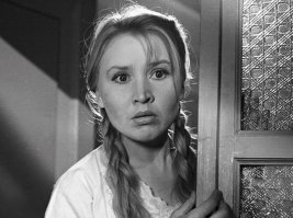 Ещё во время съёмок фильма «Приходите завтра» у Екатерины ухудшилось состояние здоровья, из-за чего съёмки были прерваны на год, однако поставить правильный диагноз тогда врачи не смогли. Как позднее выяснилось, перед съёмками фильма Екатерина заразилась бруцеллёзом (выпила парного молока на съёмках в Крыму). Из-за несвоевременного лечения болезнь дала осложнение на головной мозг, что привело к развитию у актрисы состояния, сходного с проявлениями шизофрении. Полностью выздороветь Савинова так и не смогла; последующие девять лет ежегодно актриса была вынуждена проводить в больнице 2 4 месяца.Зная о неизлечимости своей болезни, 25 апреля 1970 года она бросилась под поезд на узловой станции Новосибирска, как героиня Льва Толстого Анна Каренина, чей монолог она читала на вступительных экзаменах во ВГИК.