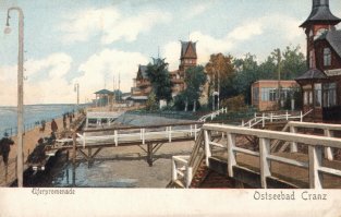 В дополнение к моему комменту выше о городе Зеленоградске, в котором живу. До войны бы Кранц. Боёв не было.
1. Площадь. Здание красного кирпича-Почтамт.
2. Набережная Кранца.
3. Набережная.
4. Пляж и отдыхающие.