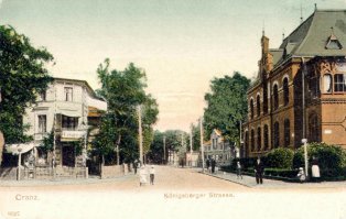 В дополнение к моему комменту выше о городе Зеленоградске, в котором живу. До войны бы Кранц. Боёв не было.
1. Площадь. Здание красного кирпича-Почтамт.
2. Набережная Кранца.
3. Набережная.
4. Пляж и отдыхающие.