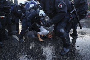 Ужас! Позволю добавить еще фото изуверств этих дикарей.