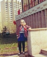 А то что девочка на 1 мая грустная,так она такая по жизни несмеяна.