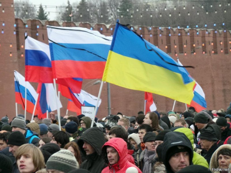 Уважаемый хохлик. Ты все никак не поймешь - 99% населения России посрать на Украину. И вы со своими флагами и прочей ерундой (если не нацистская) вызываете уже просто смех. Вот тебе фото с митинга в Москве. Памяти Немцова. Плевать всем на ваши флаги и на вас: