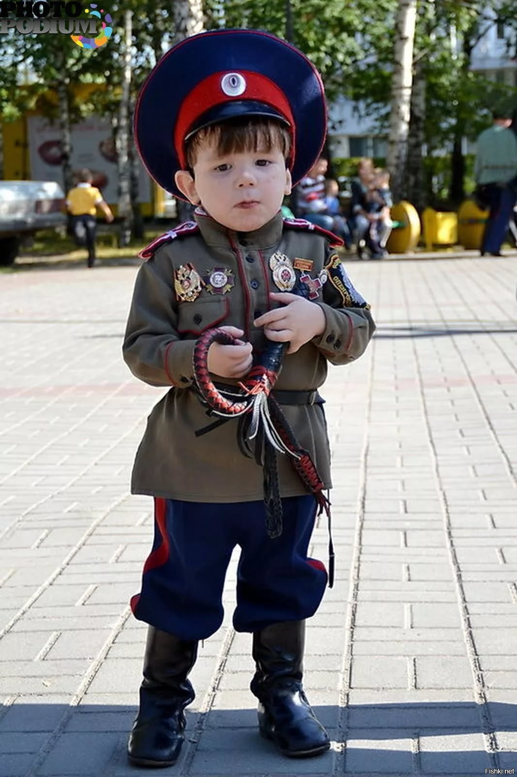 Казачество на руси. Качества казака. Донской казак и казачонок на лошадях. Юные казаки. Парад реабилитации казачества в краснодаре.
