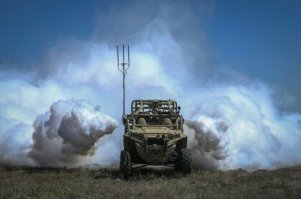 Мы с батей едем за сеном( а оказалось за самогоном).:)