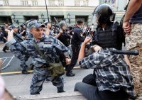 Первые красавицы Росгвардии впечатлили британцев