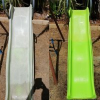 Полный пестеж.
Просто заменили пластик.
1. Там, где сиденье явно видно, что протерто задницами, цвет одинаковый, как везде. 
2. Слева выступ сверху желоба начинается ДО СТОЙКИ, справа короче, выступ ПОСЛЕ.