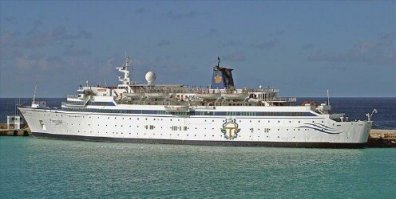 Только Freewinds - это не круизный лайнер, а маленький круизный кораблик! И выглядит так...